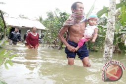 Ratusan Transmigran Kayong Utara Kebanjiran Diungsikan