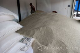 Polres Trenggalek Gerebek Gudang Pemalsuan Beras Kemasan
