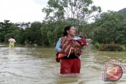 Stok Pangan Pengungsi Banjir Menipis