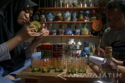 Seniman Gelas Lukis Kebanjiran Order Jelang Lebaran