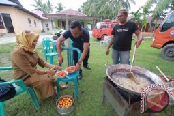 BPBD Bagikan Makanan Bagi Korban Banjir
