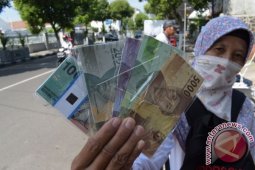 Jasa penukaran uang Bekasi raih keuntungan Rp700.000