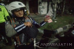 Polisi Bubarkan Taruhan Balap Liar di Surabaya