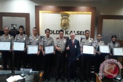 Tujuh Anggota Polsek Pelaihari Terima Penghargaan BI