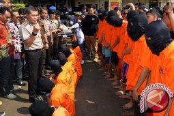 Polrestro Bekasi Umumkan Pembubaran Geng Tambun 45