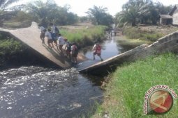 Warga Dambakan Pembangunan Jembatan