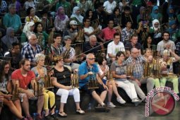 Dosen dan Mahasiswa di Roma Bermain Angklung