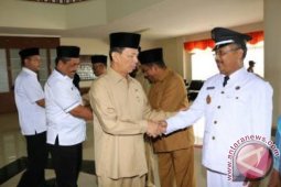 Bupati Tapsel Lantik Lurah dan Kepala Sekolah