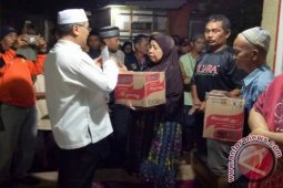 Bupati HSS Bantu Korban Kebakaran Gang Gembira