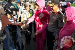 Polda Kalsel Bagikan 1.000 Paket Takjil