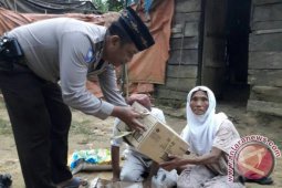 Polisi Berbuka Puasa Bersama Kaum Dhuafa