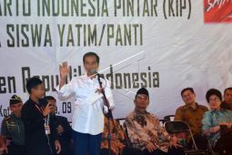 Jokowi Serahkan KIP di SMPN 2 Tasikmalaya
