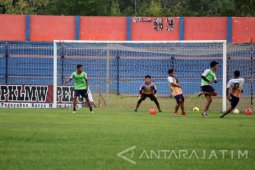 Sepakbola - Persibo Lawan Timnas U-19 17 Juni