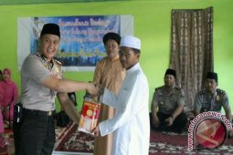 Kapolres HSS Berikan Bantuan Sembako Ke Pondok Pesantren