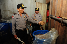 Grebek Tempat Pembuatan Miras