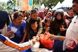Polisi dan Bulog Gelar Pasar Murah Bekasi
