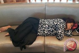Netizen heboh foto Menteri Susi tidur di kursi bandara