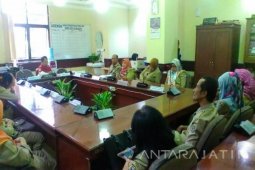 Sejumlah Penyuluh KB Surabaya Resah Soal PP 23/2014