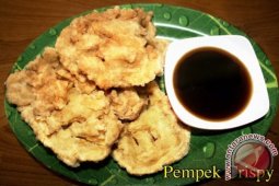 Lezatnya pempek kulit "crispy"