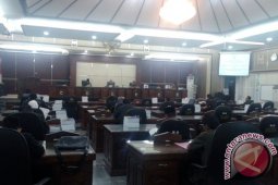 RAPAT PARIPURNA DPRD TANAH LAUT
