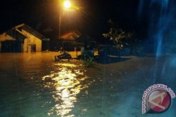 Banjir Kota Jambi genangi lima komplek perumahan