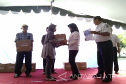 Daop Surabaya Bagikan 60 Ribu Bingkisan "BUMN Hadir Untuk Negeri" (Video)