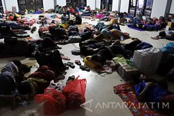 Pemudik Terlantar di Pelabuhan Kalbut