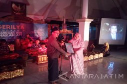 Seniman Madura Gelar "Malam Seribu Puisi" di Pamekasan (Video)
