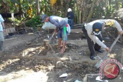 Polisi Pohuwato "bedah Rumah" Warga Miskin