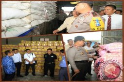 Police Chief Checks Rice Stock at Bulog Warehouse