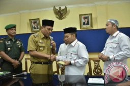 Walikota Bayar Zakat Rp. 20 Juta