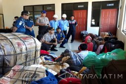Kapolres Sumenep Cek Kondisi Calon Penumpang Kapal (Video)