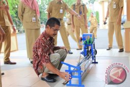 Warga HST Ciptakan Mesin Pembuat Tusuk Sate