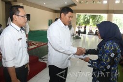 Pemkot Kediri Bagikan Honor Kader Kesehatan Rp2 Miliar