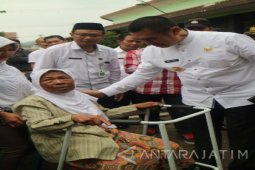Lansia tak Potensial Kota malang Terima Bantuan sembako