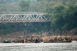 Penambang Pasir Bengawan Solo