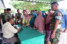 Kodim Pamekasan Bagikan 690 Paket Zakat Fitrah
