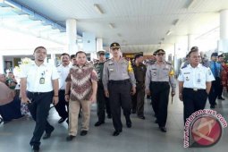 Gubernur Erzaldi Rosman Pantau Posko Lebaran di Bandara Depati Amir Pangkalpinang