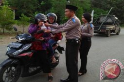 Polsek Padang Batung Berbagi di Penghujung Ramadhan