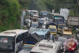 Bus Mogok di Nagreg Sebabkan Kemacetan