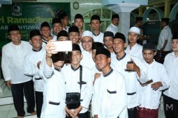 Bupati Anas Jadi Khatib Salat Id di Kampung Halaman