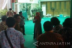 Mensos "Open House" di Surabaya (Video)