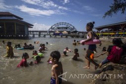 Wisata Pantai Masih Jadi Favorit Warga Gresik