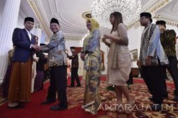 Senyum Jokowi di "Open House" Idul Fitri (video)