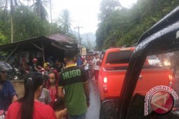 Antrian Panjang Kenderaan di Jalinsum Tapsel