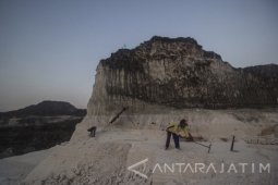 Pekerja Tambang Batu di Ngawi Tewas Tertimpa Longsoran