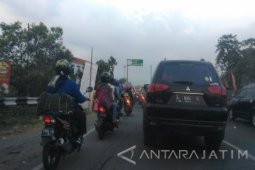 Arus Lalu Lintas Mojokerto-Surabaya Ramai Lancar