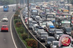 Kendaraan Arus Balik Mulai Padati Jakarta-Cikampek