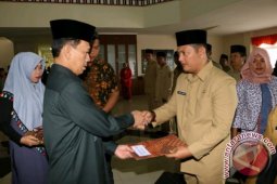 Bupati Tapsel Lantik 32 Pejabat