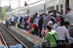 Hari Ini, 19 Ribu Orang Surabaya Naik KA Gratis
